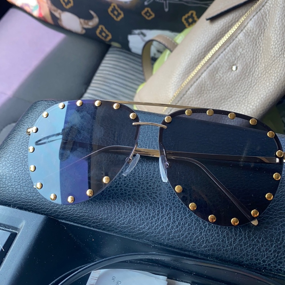 Aviator style sunglasses!